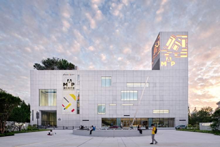 7月2日陆家嘴集团首款数字资产未来四季·超前夏日面向公众发售