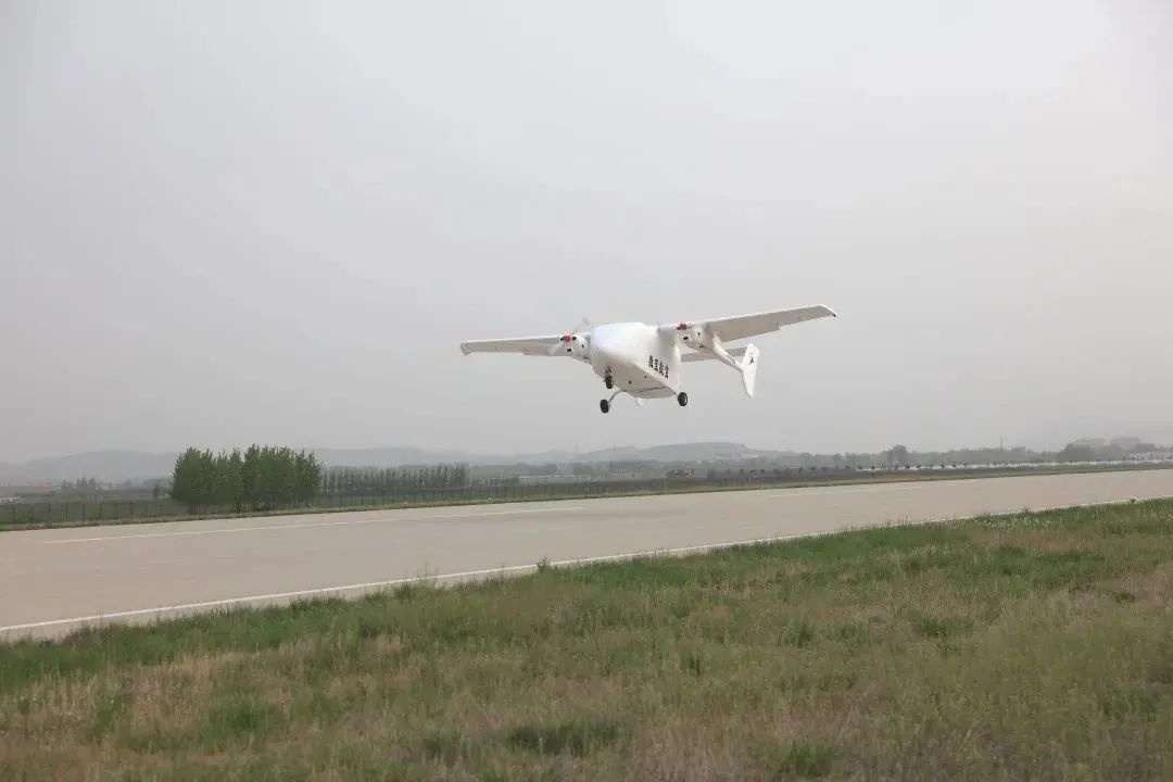 微至航空双发固定翼无人运输机Macro1.5首飞成功，多项优势助力行业升级